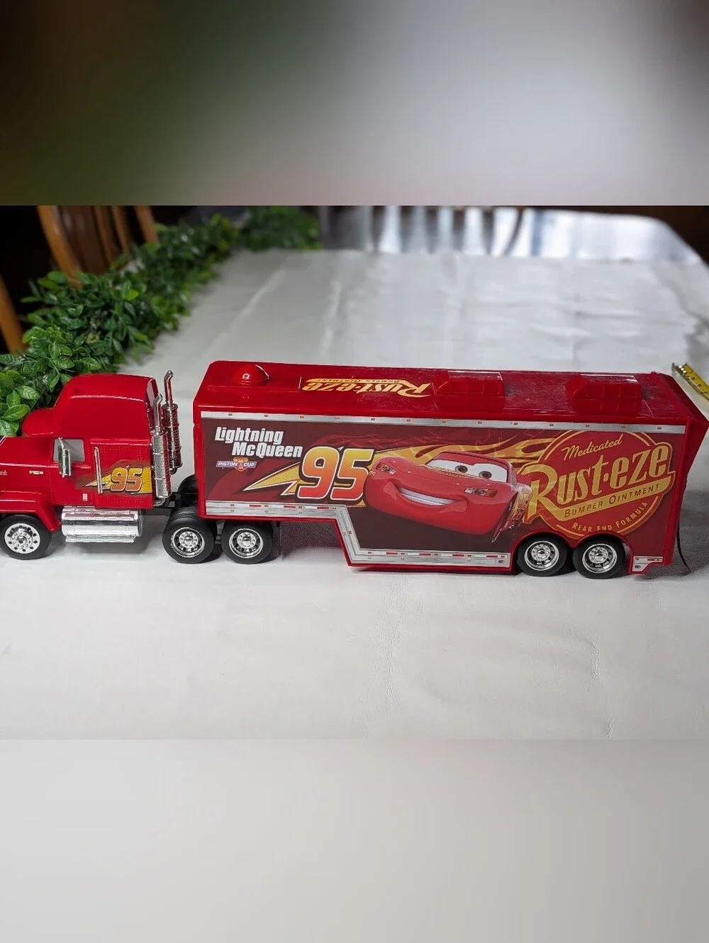 Jada Toys Pixar Mac 1/24 Scale Hauler Truck And Trailer